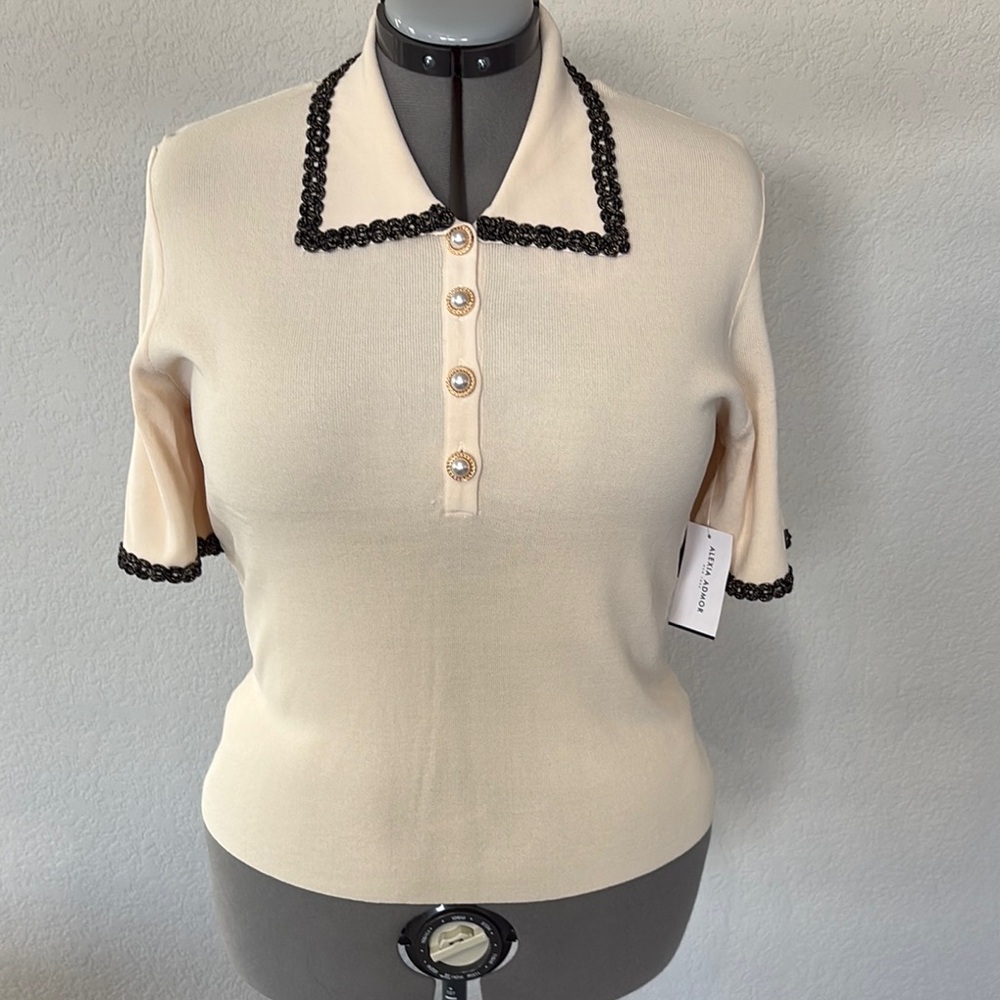 Alexia Admor Cream and Black Short Sleeve Polo